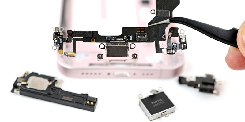 iFixit розібрали iPhone 17e &mdash; експерти похвалили ремонтопридатність новинки й знайшли прихований апґрейд для 16e