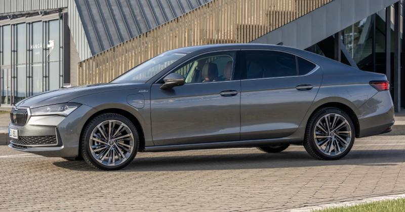 Потужність 200 кВт: у Škoda Superb з’явилася нова PHEV-версія