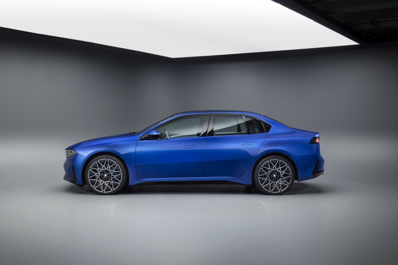 BMW офіційно представила електричний седан i3