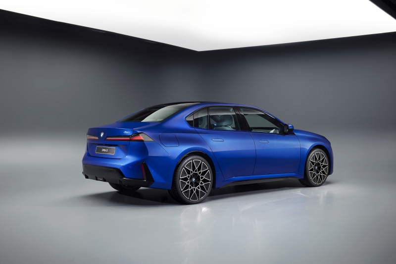 BMW офіційно представила електричний седан i3