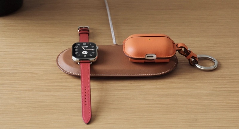 MagSafe для заможних: Herm&egrave;s випустила преміальну сумочку Grand Paddock для зарядних гаджетів Apple
