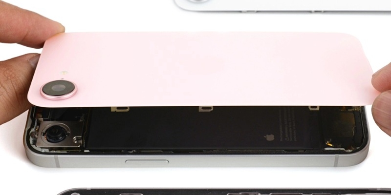 iFixit розібрали iPhone 17e &mdash; експерти похвалили ремонтопридатність новинки й знайшли прихований апґрейд для 16e