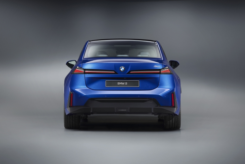 BMW офіційно представила електричний седан i3