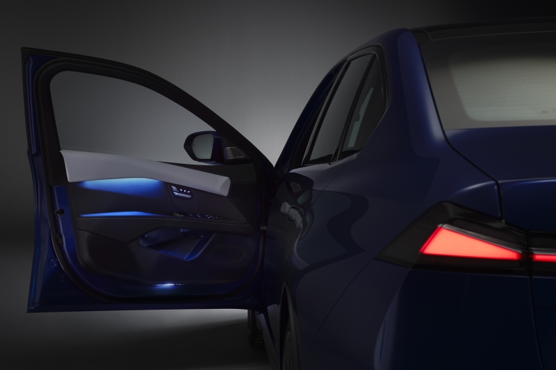 BMW офіційно представила електричний седан i3