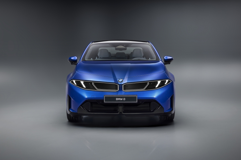 BMW офіційно представила електричний седан i3