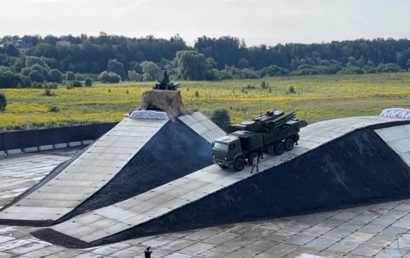 Москва наїжачилась “Панцирями-С1”: з’явилася карта  ППО навколо столиці РФ