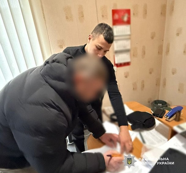 На Одещині чоловік 1,5 року видавав померлу матір за живу заради пенсії та відстрочки