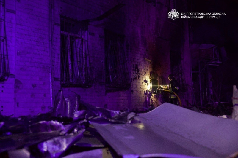 Нічний обстріл Дніпра: пошкоджені 8 багатоповерхівок та вибиті сотні вікон (фото)