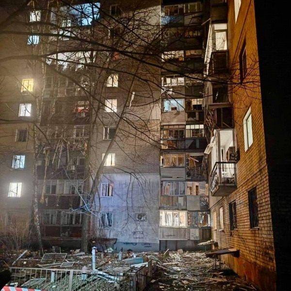 Нічний обстріл Дніпра: пошкоджені 8 багатоповерхівок та вибиті сотні вікон (фото)