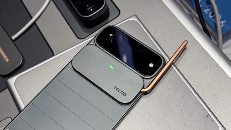 Новий модульний концепт Tecno: телефон, який "примагнічує" все, навіть оптичний об'єктив