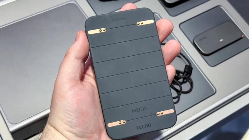 Новий модульний концепт Tecno: телефон, який "примагнічує" все, навіть оптичний об'єктив