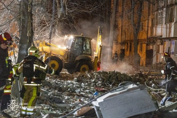 Ракета влучила у житлову багатоповерхівку: кількість загиблих знову зросла