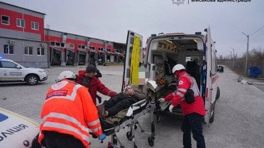Удари по "Новій пошті", руїни замість будинків і вбиті люди: усе про нову атаку РФ по Україні (фото, відео)