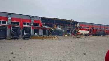 Удари по "Новій пошті", руїни замість будинків і вбиті люди: усе про нову атаку РФ по Україні (фото, відео)