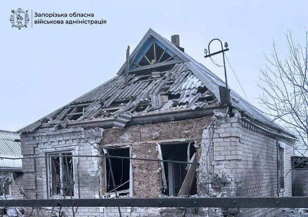 Удари по "Новій пошті", руїни замість будинків і вбиті люди: усе про нову атаку РФ по Україні (фото, відео)