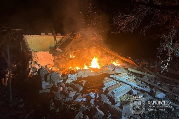 Удари по "Новій пошті", руїни замість будинків і вбиті люди: усе про нову атаку РФ по Україні (фото, відео)