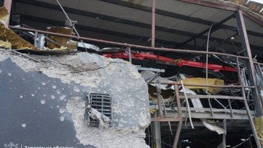 Удари по "Новій пошті", руїни замість будинків і вбиті люди: усе про нову атаку РФ по Україні (фото, відео)