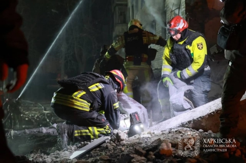 Зруйновано частину будинку, жертва і десяток постраждалих: фото наслідків прильоту в Харкові