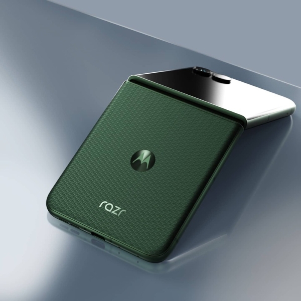 Розкладушок Motorola буде більше: компанія представила базову Razr 70 та першу проміжну Plus-модель