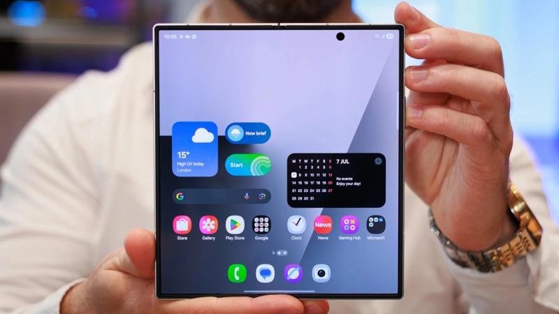 ЗМІ: в Google Play з’являться позначки для застосунків, оптимізованих під складні смартфони