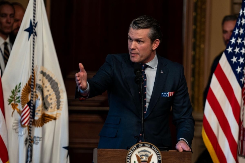 Гегсету нагадали слова Трампа про те, що в України “немає карт”: що він відповів