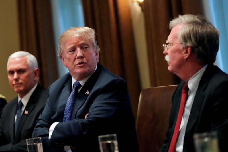 Після втрати літаків Трамп перейшов в “режим паніки”, – ексрадник президента США