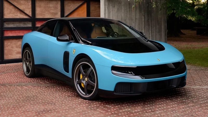 Знайомтесь: Ferrari Luce — перший електрокар бренду, розроблений спільно з екс-дизайнером Apple Джонні Айвом