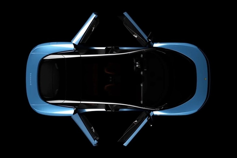 Знайомтесь: Ferrari Luce — перший електрокар бренду, розроблений спільно з екс-дизайнером Apple Джонні Айвом