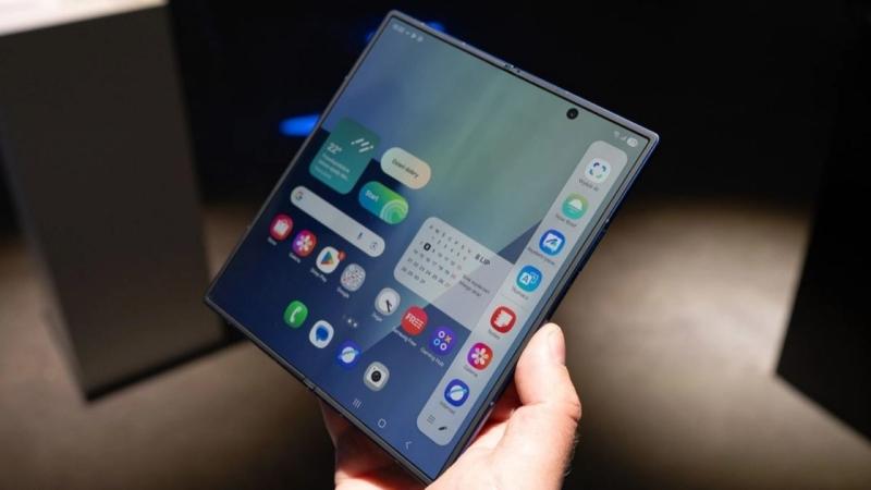 Інсайдер: Samsung затіяла перейменування складаних смартфонів, від якого вибухне мозок