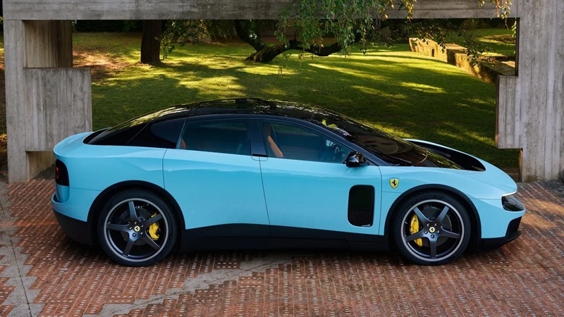 Знайомтесь: Ferrari Luce — перший електрокар бренду, розроблений спільно з екс-дизайнером Apple Джонні Айвом