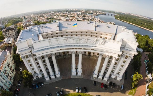 Будівля МЗС України пошкоджена через атаку РФ на Київ