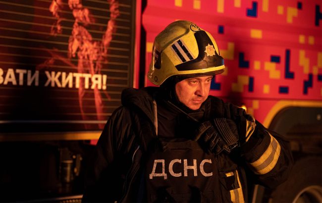 Під удар у Дніпрі потрапив склад супермаркетів VARUS, є загиблі та “важкі” поранені