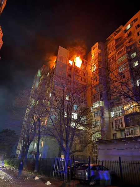 Росія масовано атакувала Одесу, у місті палають висотки