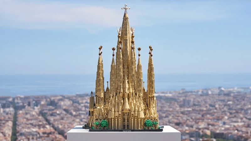 Найбільший набір в історії LEGO &mdash; ви зможете зібрати храм Sagrada Fam&iacute;lia з 12 000 деталей