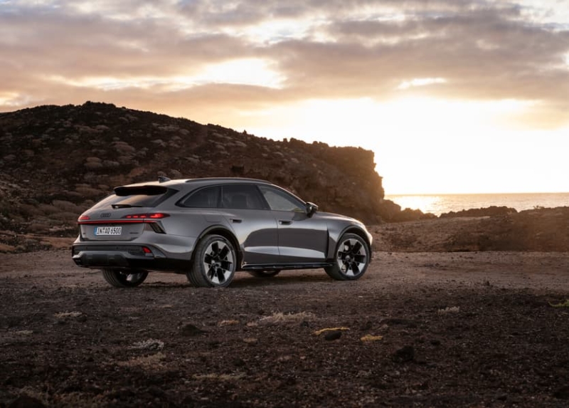 Audi A6 Allroad Quattro: тепер із зарядкою від розетки та «м’язами» від RS6
