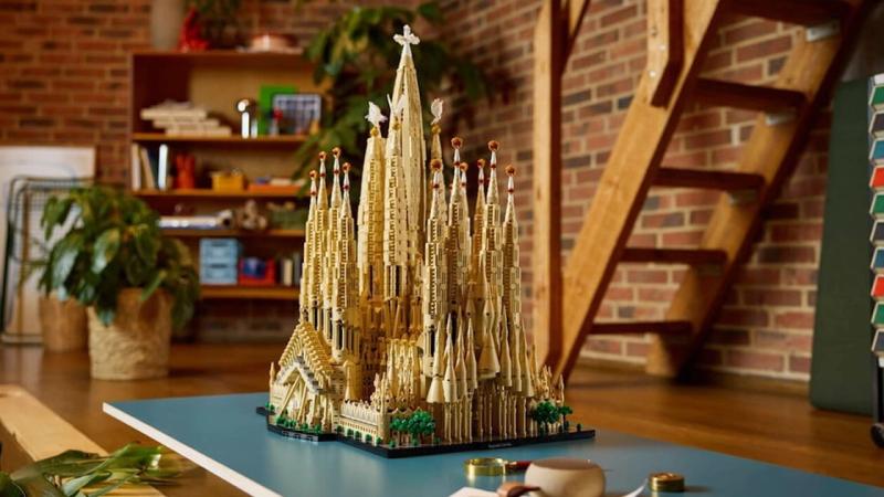 Найбільший набір в історії LEGO — ви зможете зібрати храм Sagrada Família з 12 000 деталей