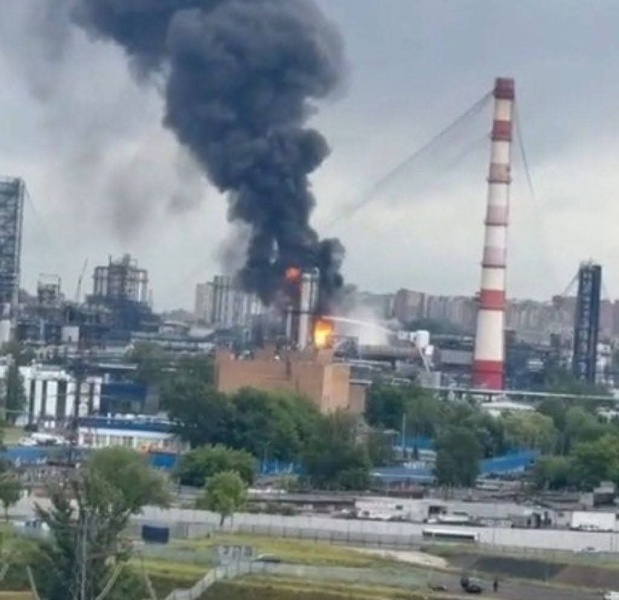 Атака України "вимкнула" Московський НПЗ, - Reuters