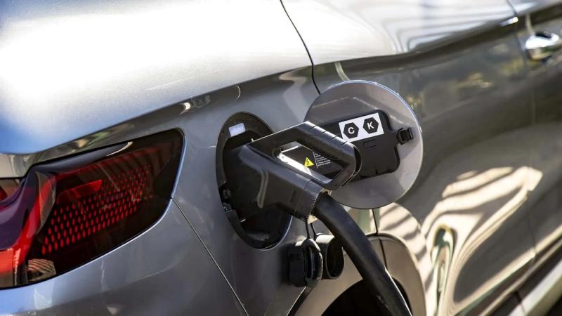 Гібридна брехня: чому реальні викиди plug-in авто у п’ять разів вищі за обіцяні