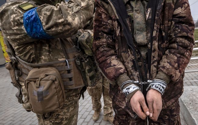 Бійці полку “Скеля” взяли в полон окупанта за допомогою дрона: епічне відео