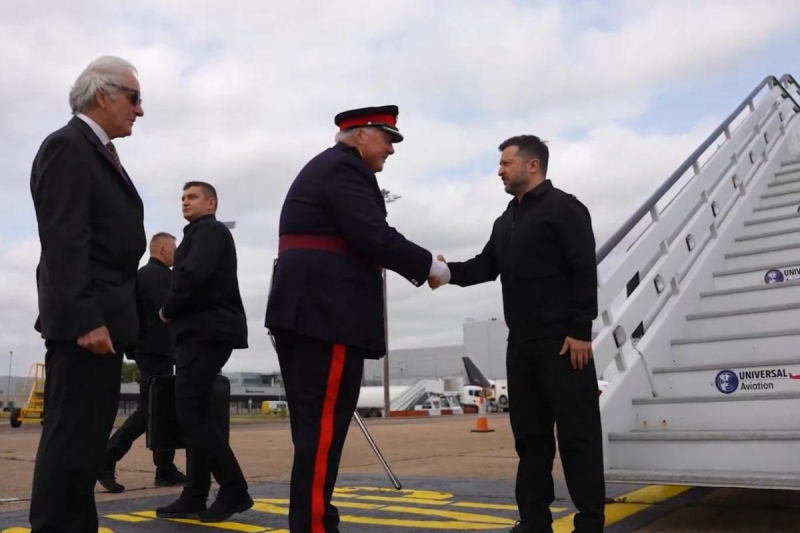 Чому Зеленський летів до Лондона через Молдову, а не через Польщу: відповідь МЗС