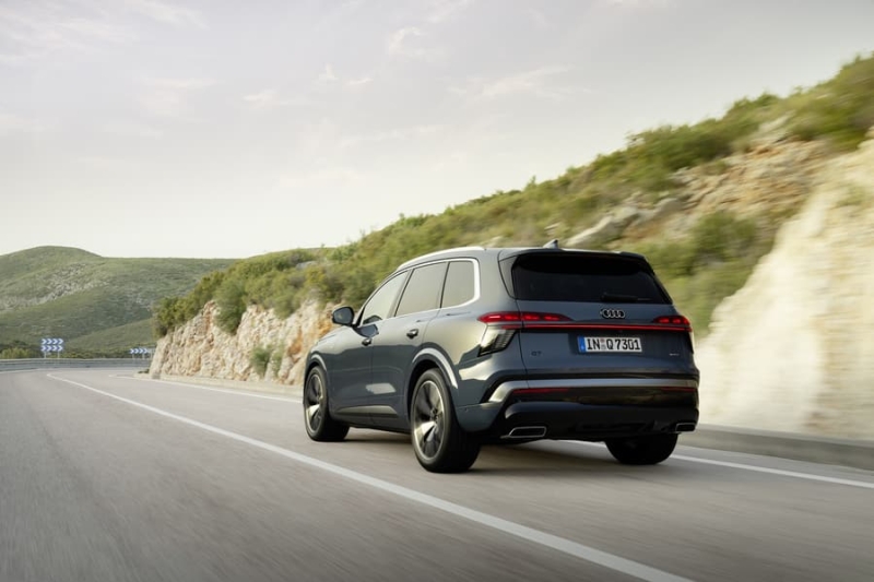 Третє пришестя Audi Q7: тепер із &laquo;розумними&raquo; фарами та трьома екранами в салоні