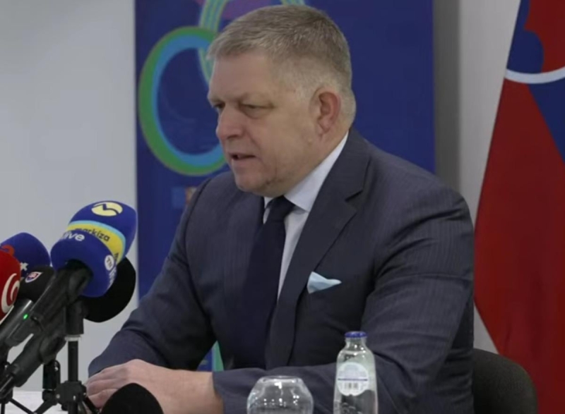 Фіцо хоче від ЄС відшкодування вартості військової техніки, переданої Україні