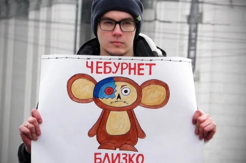 ФСБ перебирає контроль над доступом до інтернету в Росії, - Financial Times