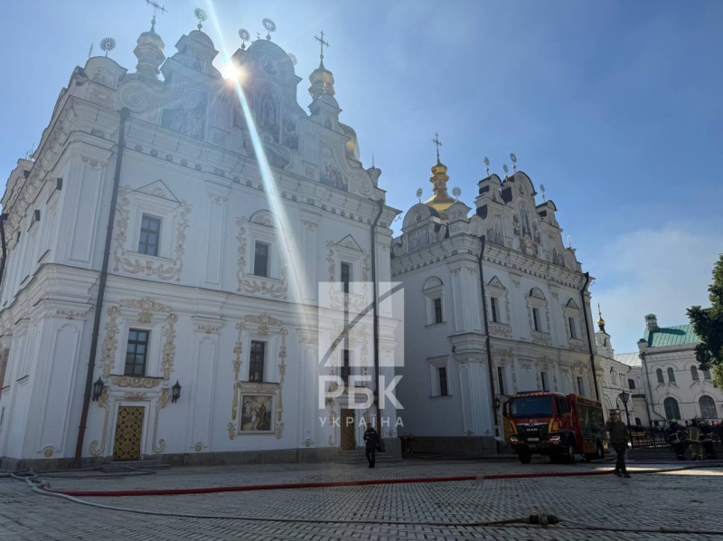 Який вигляд має Києво-Печерська лавра після атаки: фото ззовні та всередині (репортаж)