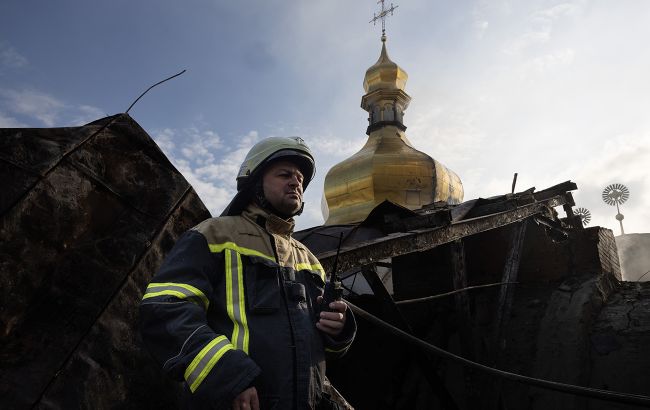 Який вигляд має Києво-Печерська лавра після атаки: фото ззовні та всередині (репортаж)