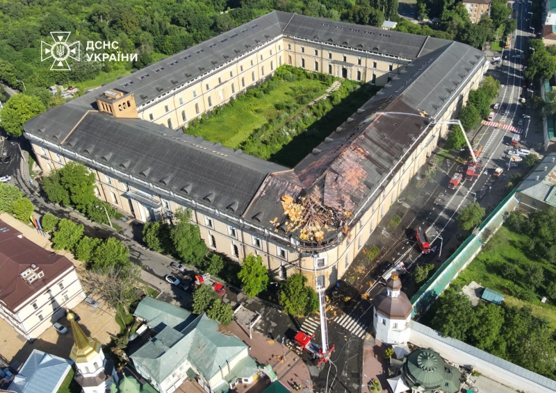 Який вигляд має Києво-Печерська лавра після атаки: фото ззовні та всередині (репортаж)