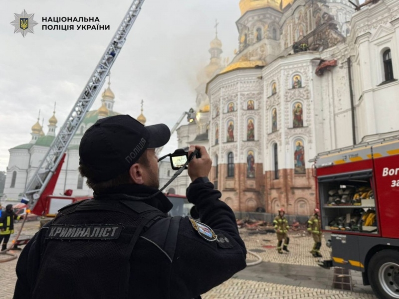 "Мистецький арсенал" загорівся під час обстрілу Києва (фото)