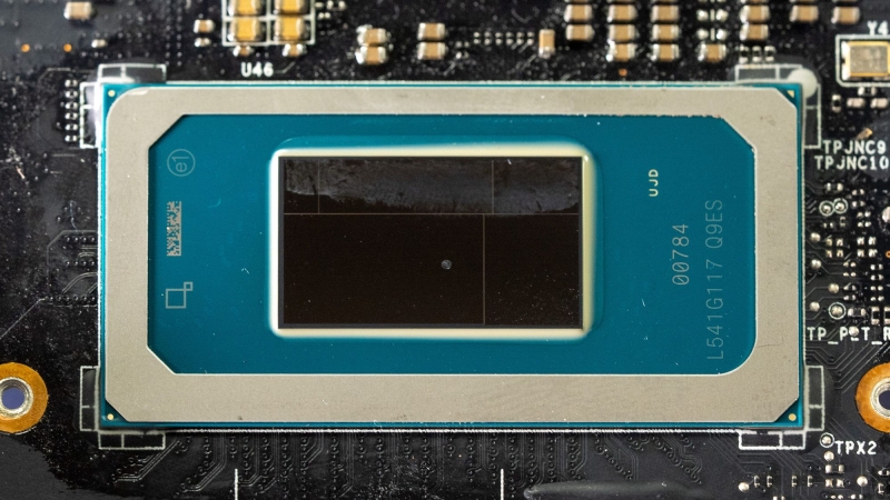 На 44% швидша: консоль MSI Claw 8 EX AI+ перейшла на Intel Arc G3 Extreme