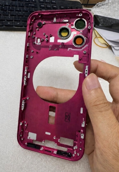 Найбільш спокусливий витік Apple: у мережу злили фотографії кольорів iPhone 18 Pro
