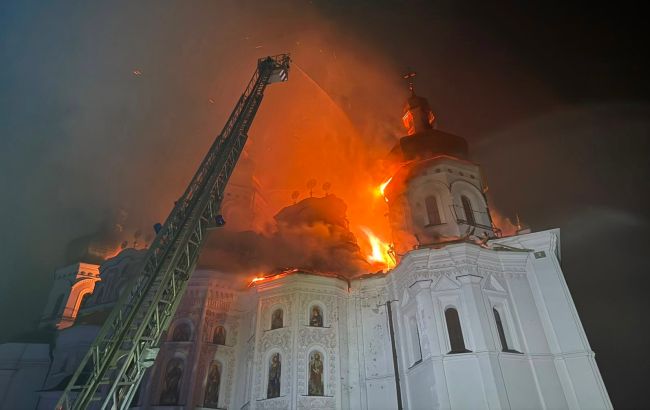 “Приліт” по Лаврі, пошкоджені висотки та постраждалі: все про наслідки обстрілу Києва